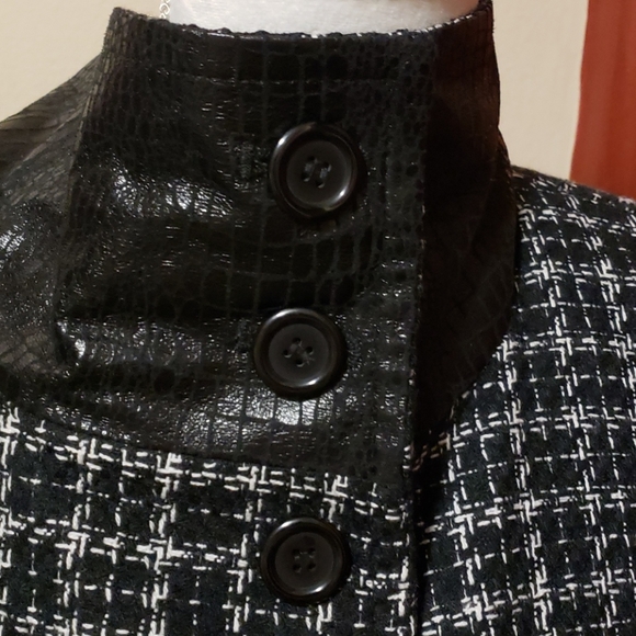 MAX NEW YORK BELTED WAIST BLACK & WHITE COAT SZ 4 - Picture 2 of 16